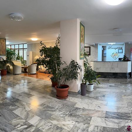 Apart Hotel Central Razgrad ภายนอก รูปภาพ