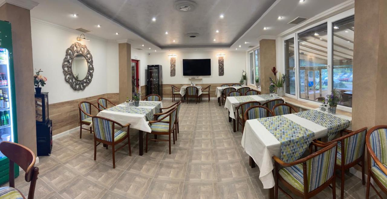 Apart Hotel Central Razgrad ภายนอก รูปภาพ