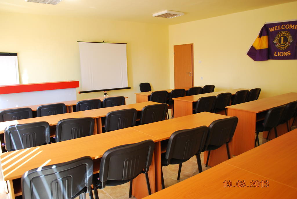 Apart Hotel Central Razgrad ภายนอก รูปภาพ