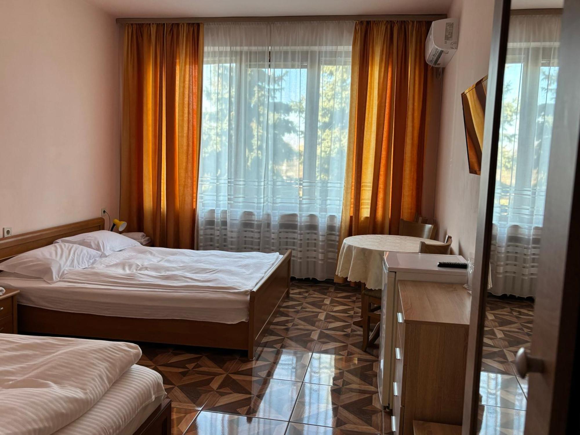 Apart Hotel Central Razgrad ภายนอก รูปภาพ